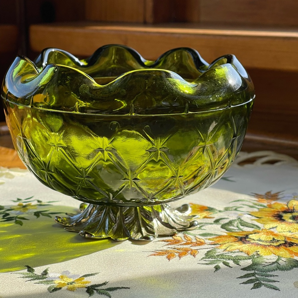 Avocado green bowl w/brass base, pineapple motif 1970s vintage - Picture 8 of 10